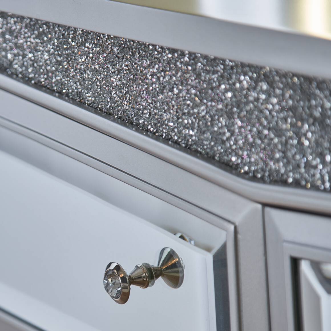 Posh bedroom close-up detail image